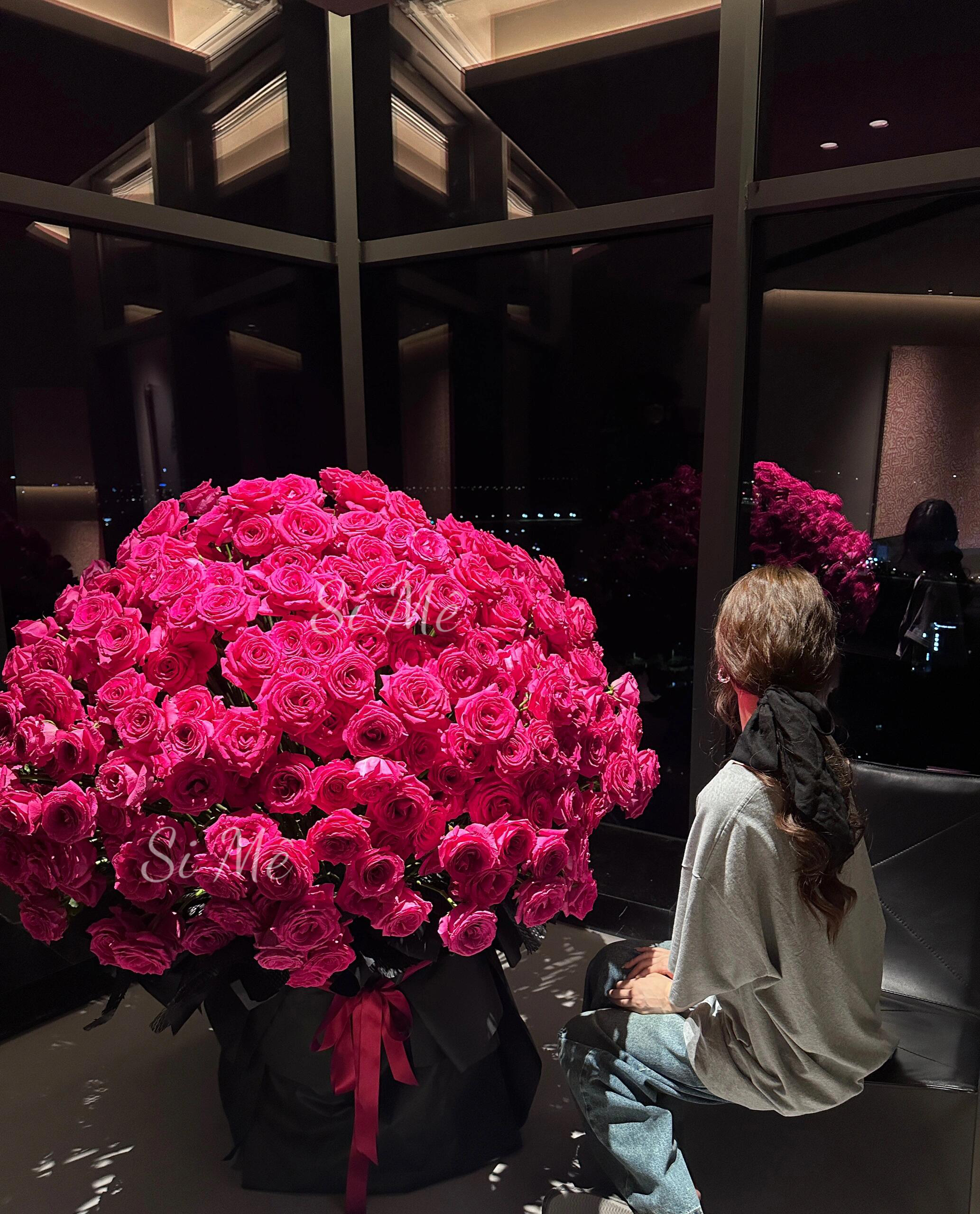 Bó Hoa Khổng Lồ 700 Hồng Pink Floyd – Vũ Trụ Rực Rỡ