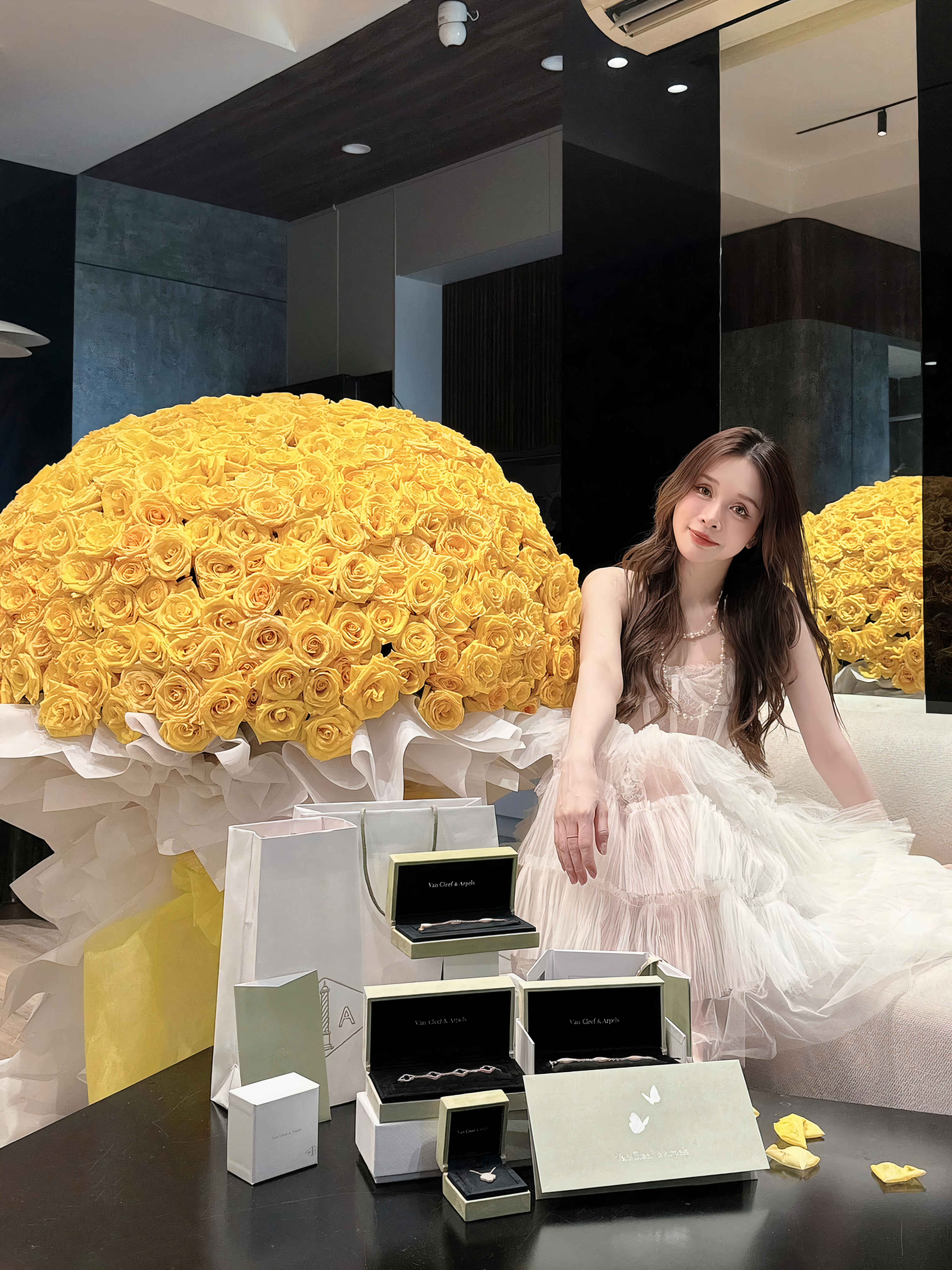 Bó Hoa Hồng Vàng Khổng Lồ – 700 Đóa Rực Rỡ