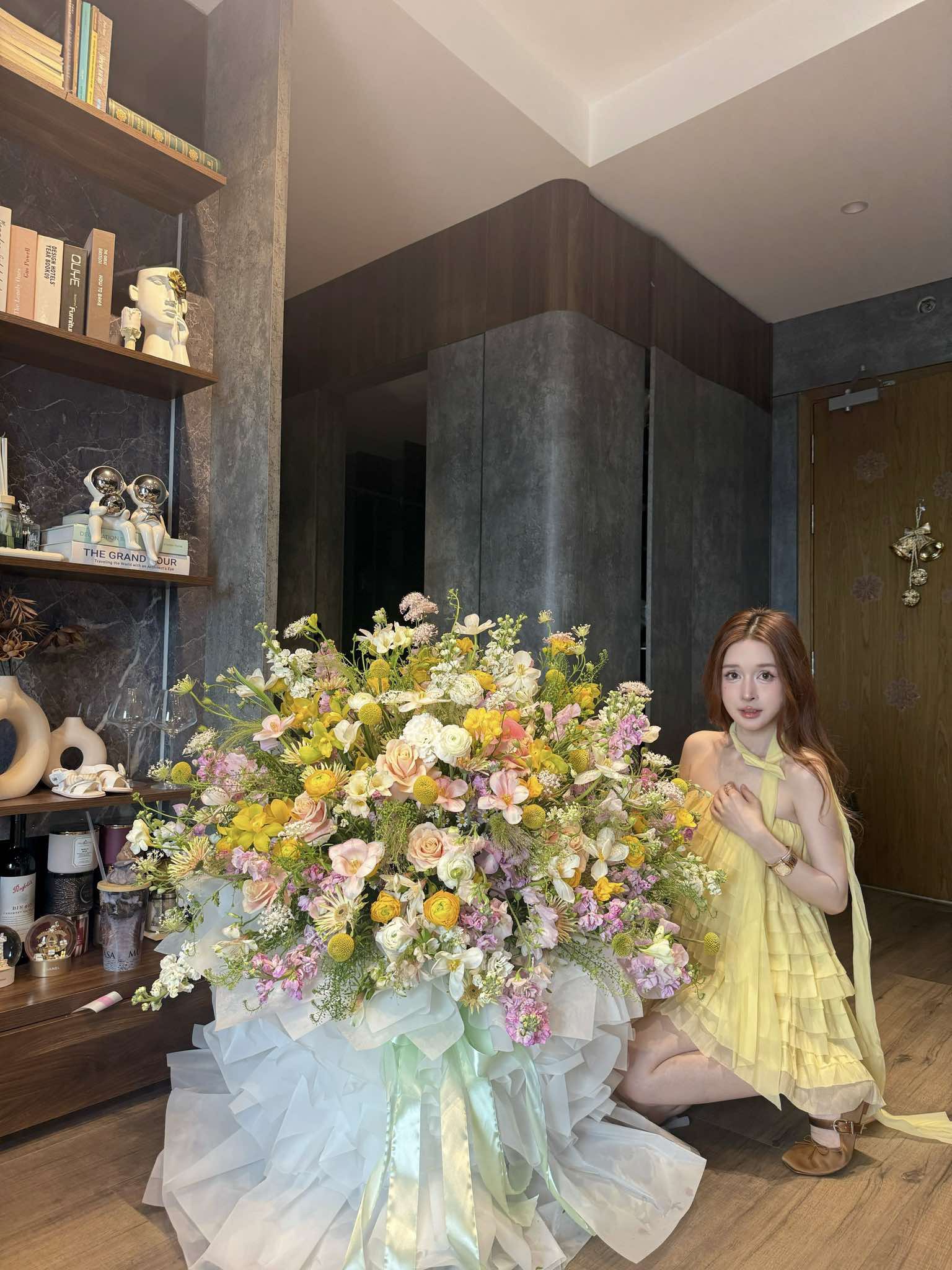 Bó Hoa Đa Sắc Cắm Góc Chéo 90 Độ – Nghệ Thuật & Tỏa Sáng