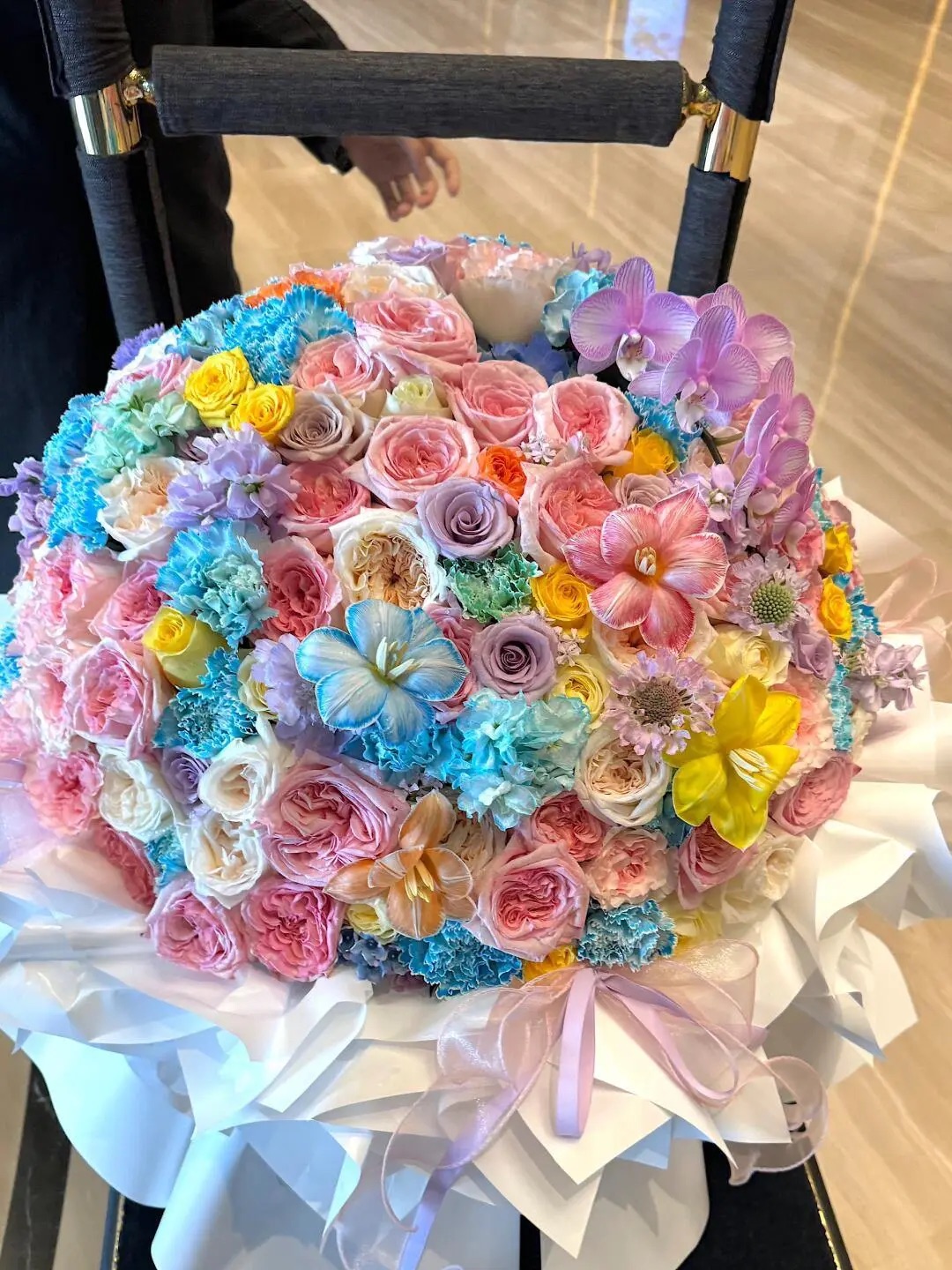 Bó Hoa Khổng Lồ Đa Sắc Pastel – Sắc Màu Say Đắm