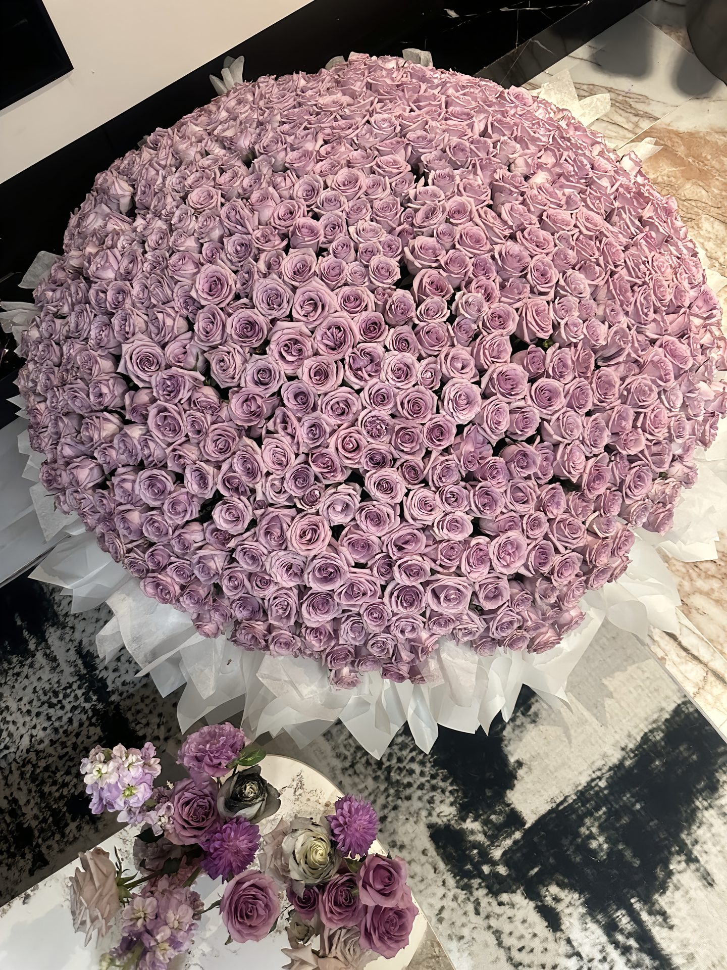 Bó Hoa Hồng Tím Môn Khổng Lồ – 1000 Đóa Đẳng Cấp & Quý Phái