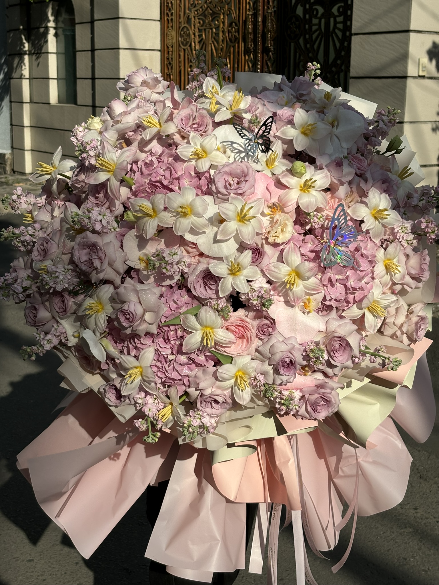 Bó Hoa Khổng Lồ Pastel – Hồng Ohara, Tulip, Cẩm Tú Cầu & Phi Yến