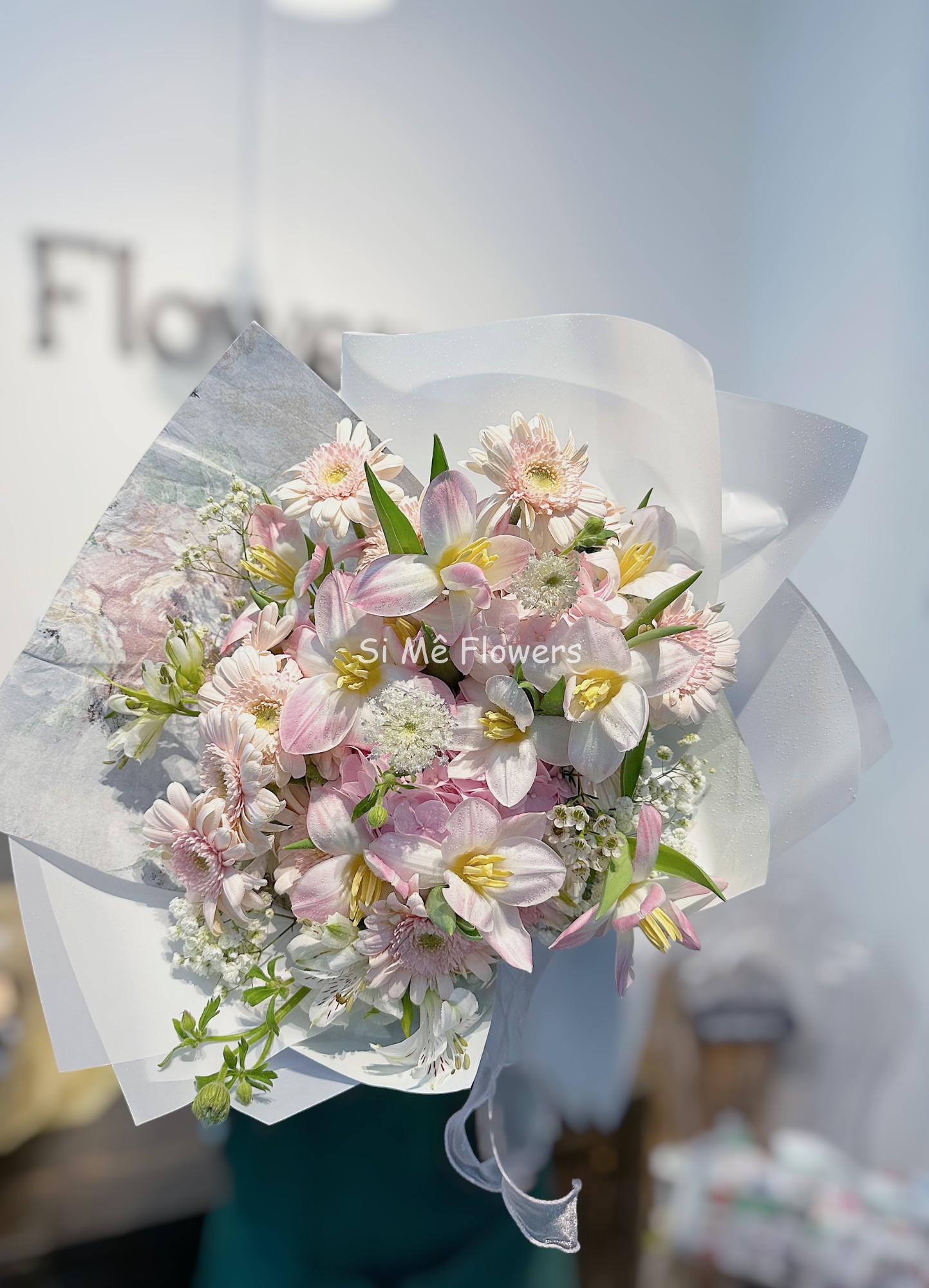 Bó Hoa Tulip Mix Tone Hồng Trắng