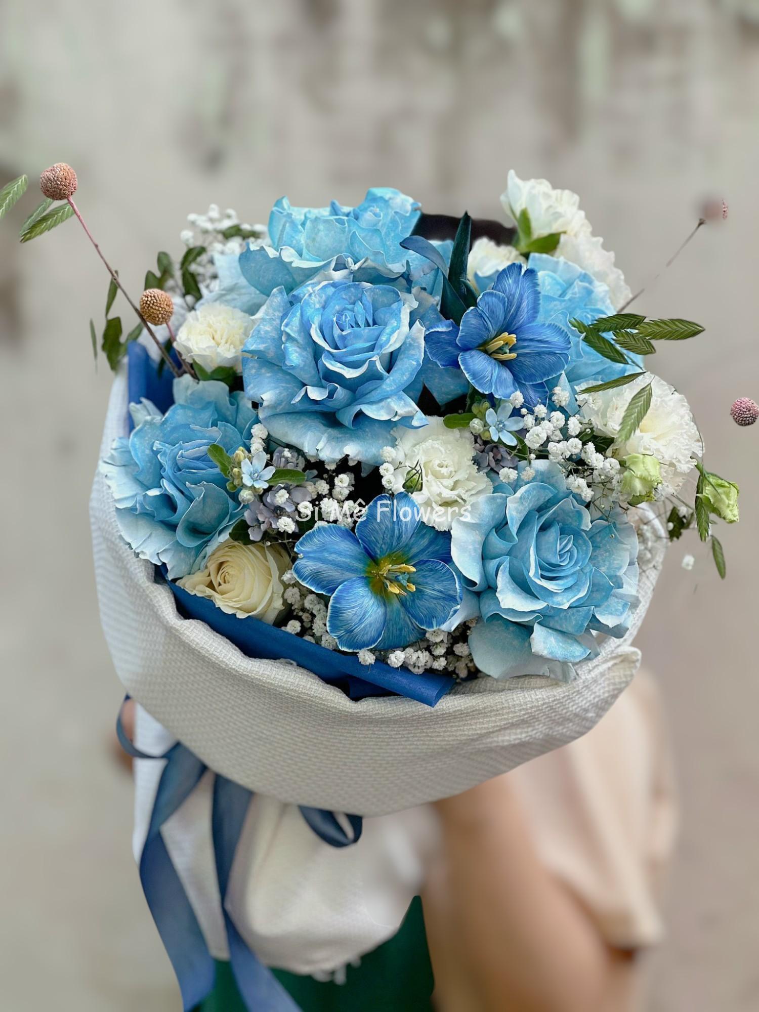 Bó Hoa Hồng Ecuador Mix Tulip Tone Xanh Trắng Form Tròn