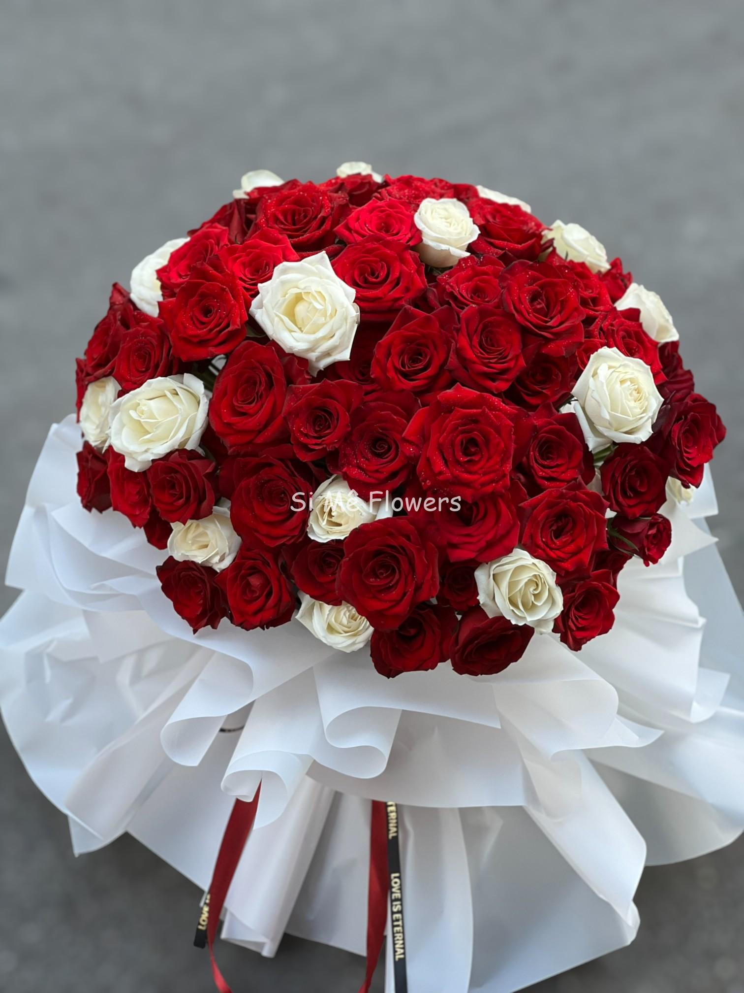 Bó Hồng 100b Tone Đỏ Trắng Form Tròn