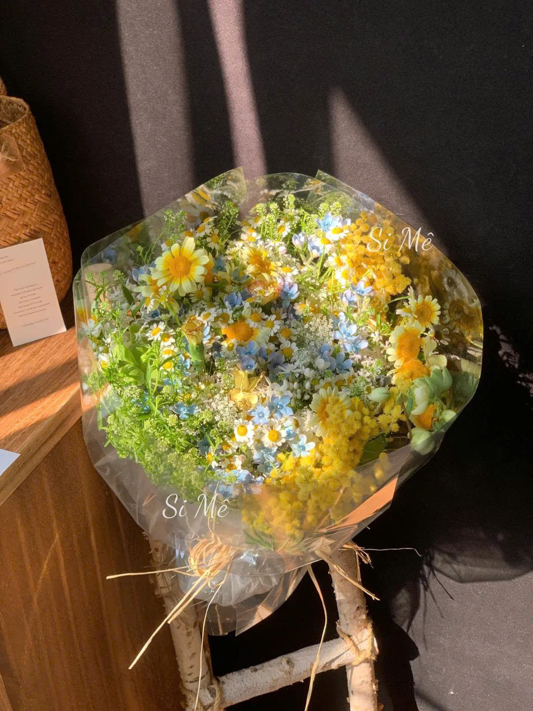 Bó Hoa Đồng Tiền Mix Cúc Họa Mi & Sao Xanh – Nắng Xuân Dịu Dàng