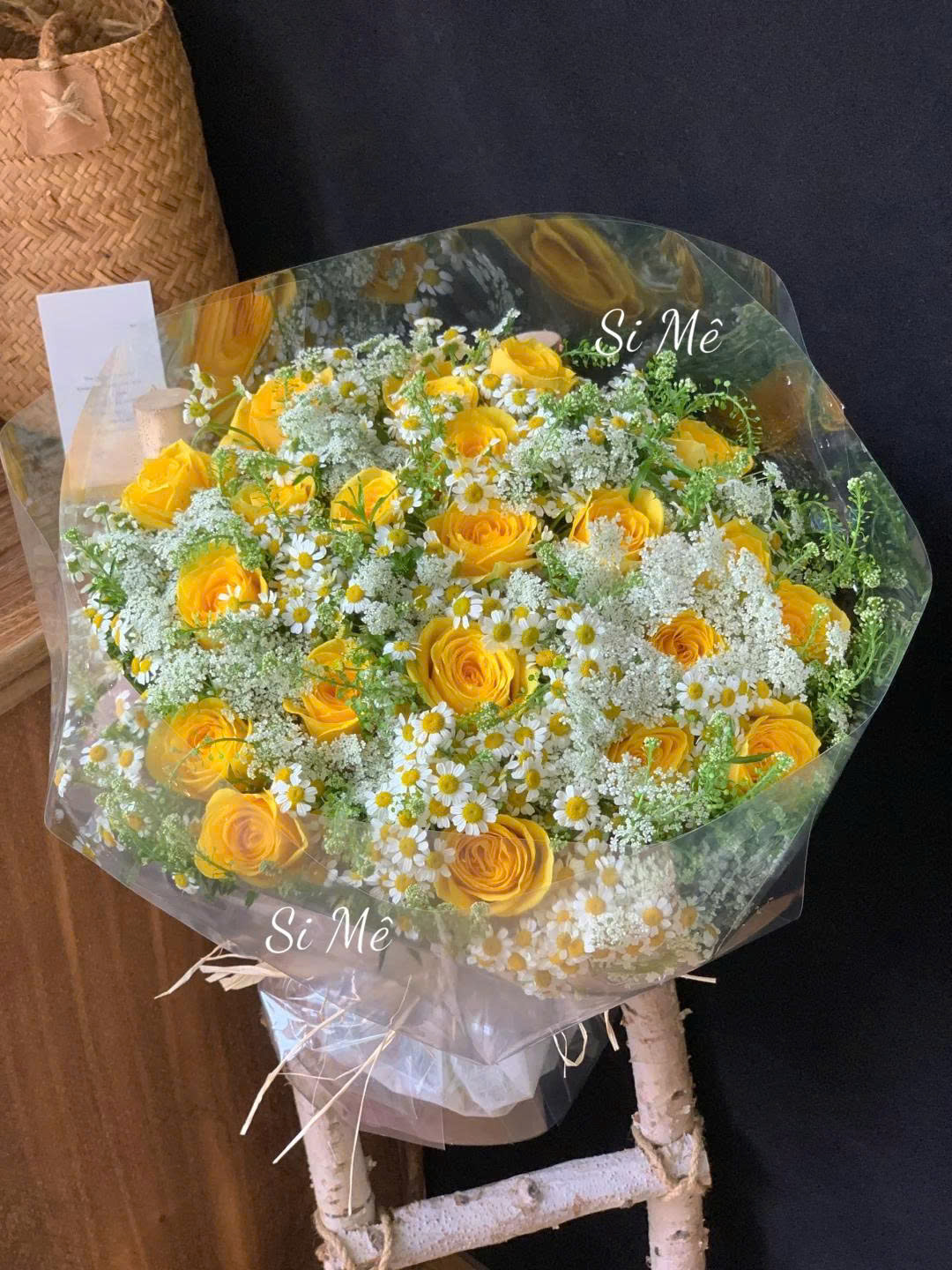 Bó Hoa Hồng Vàng Mix Cúc Tana – Sắc Vàng Dịu Dàng Gửi Nắng