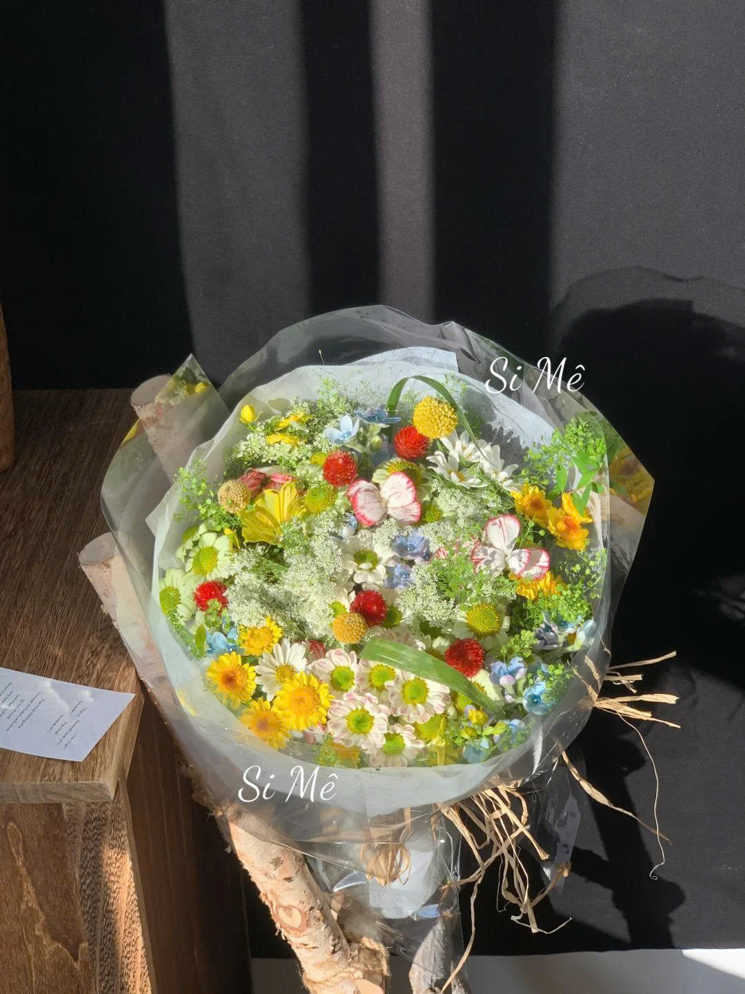 Bó Hoa Đa Sắc Tươi Tắn – Tỏa Sáng Cá Tính Riêng