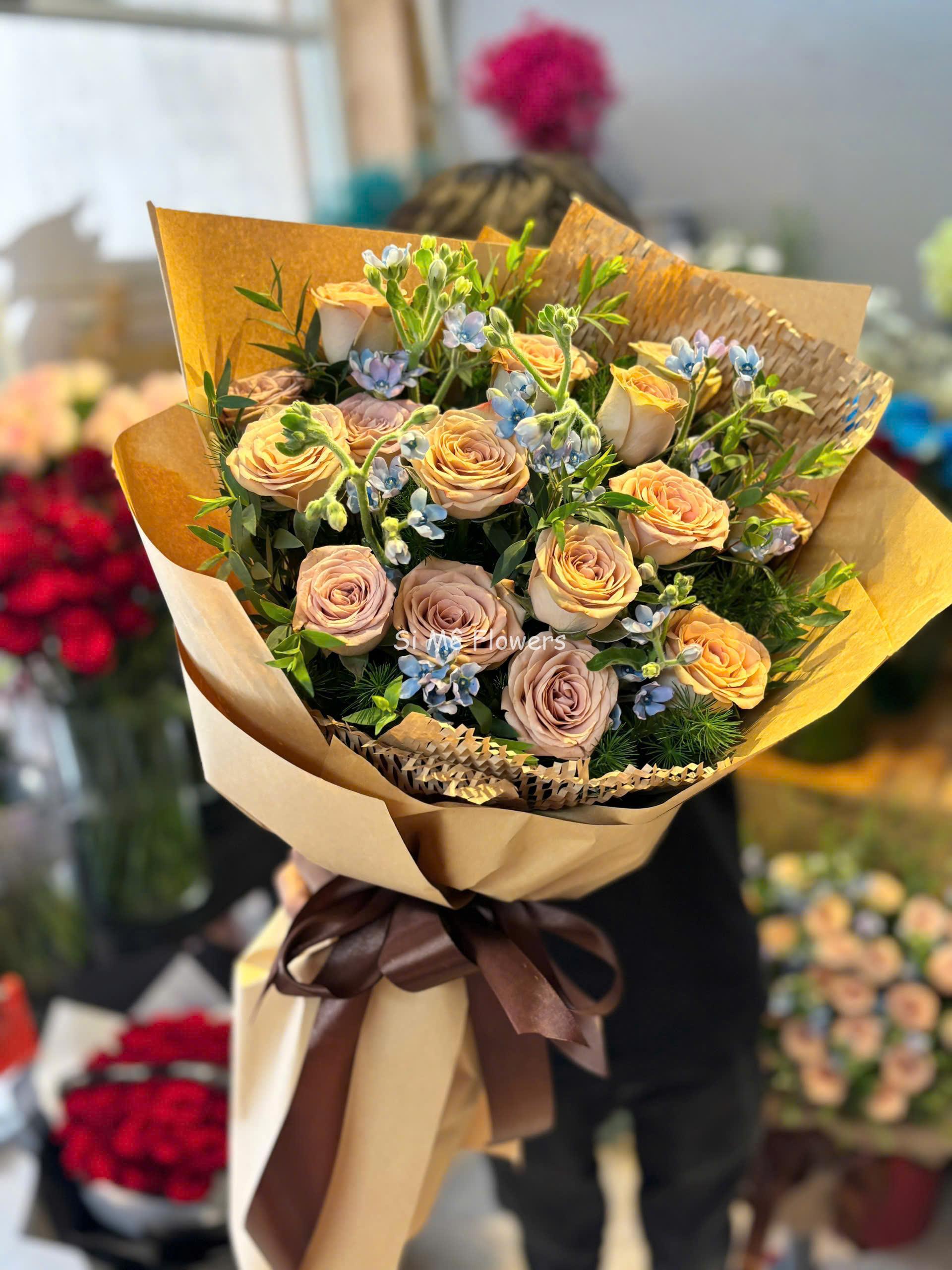 Bó Hoa Hồng Capuchino Mix Lam Tinh – Nồng Nàn & Thanh Khiết