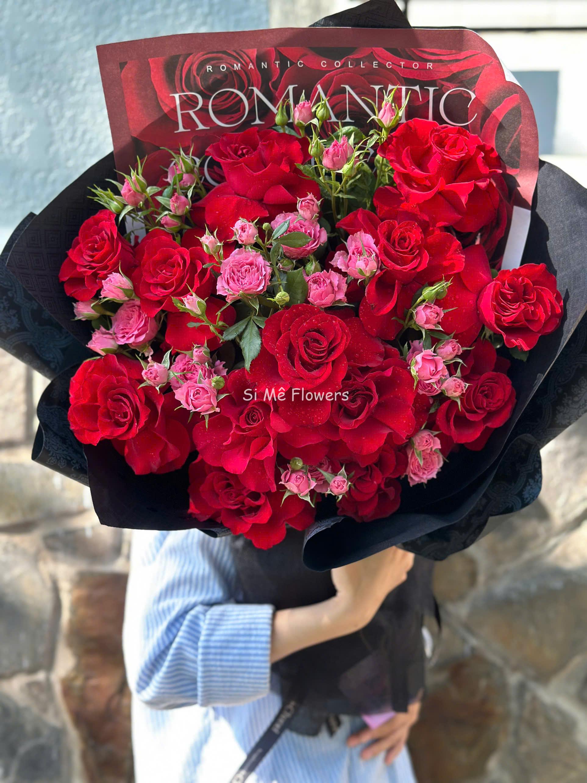 Bó Hoa Hồng Ecuador Đỏ Mix Hồng Chùm Sophia – Lời Tỏ Tình Mạnh Mẽ & Đầy Đam Mê Bó Hoa Hồng Ecuador Đỏ Mix Hồng Chùm Sophia – Lời Tỏ Tình Mạnh Mẽ & Đầy Đam Mê