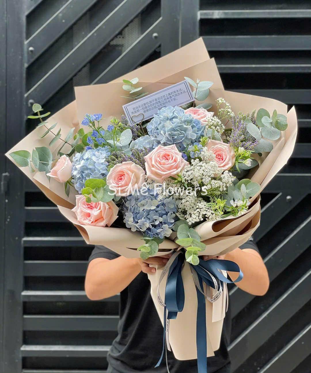 Bó Hoa Tú Cầu Mix Cà Rốt Hồng & Lá Bạc – Nhẹ Nhàng & Tinh Tế