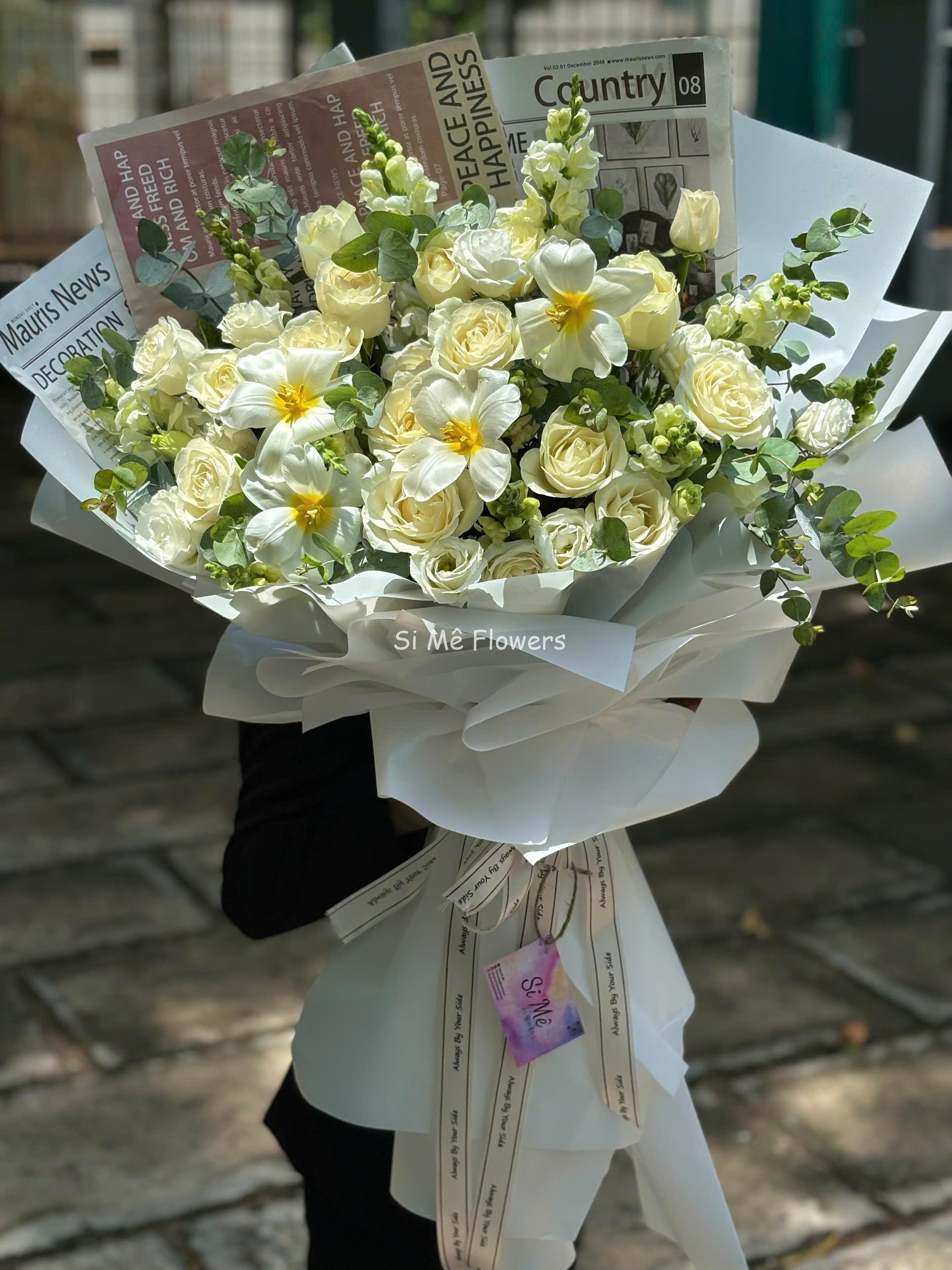 Bó Hoa Hồng Trắng Tulip Cát Tường – Tinh Khiết & Thanh Lịch