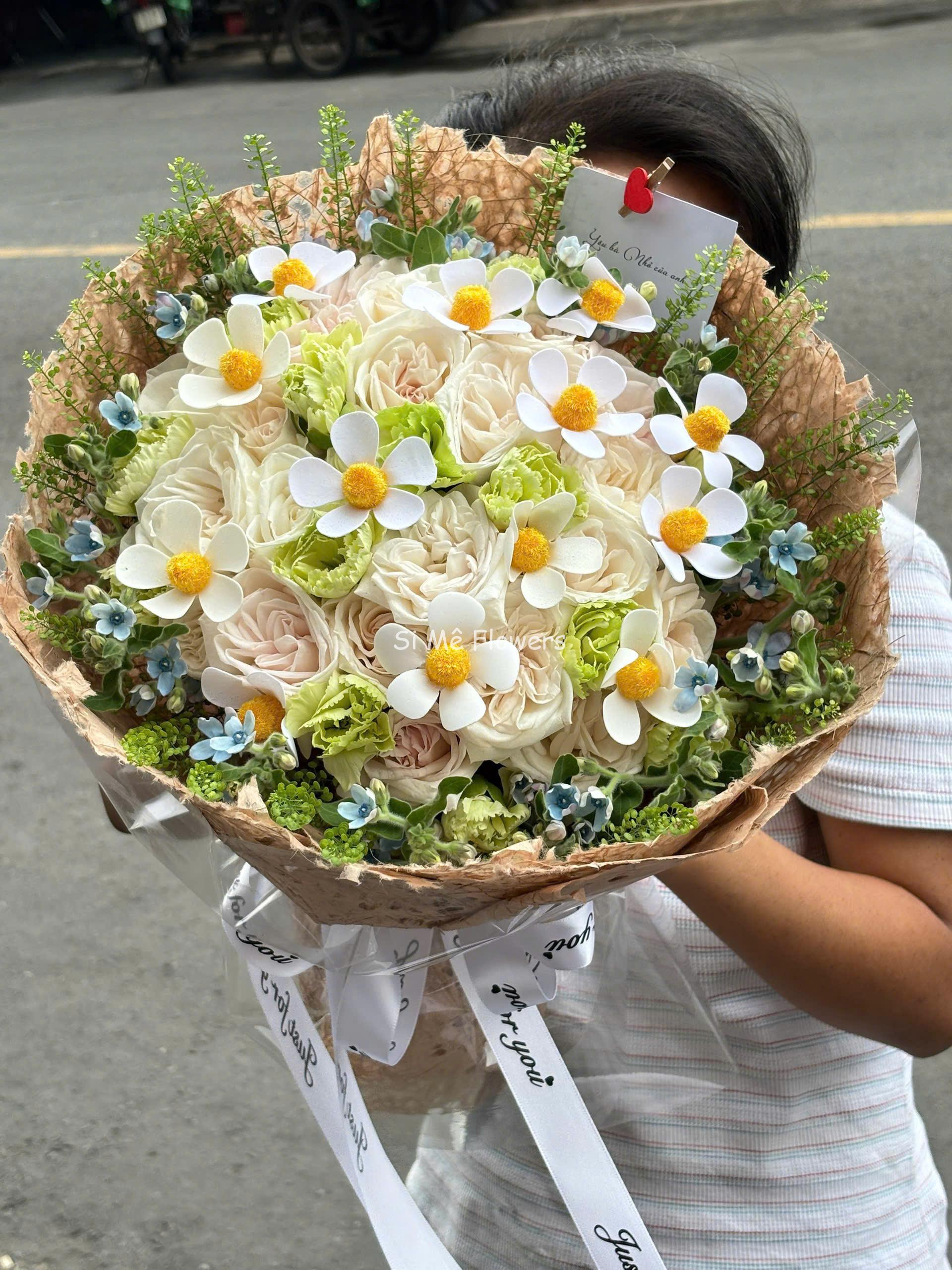 Bó Hoa Hồng Ohara Trắng Mix Hoa Giả – Độc Đáo & Mới Lạ Bó Hoa Hồng Ohara Trắng Mix Hoa Giả – Độc Đáo & Mới Lạ