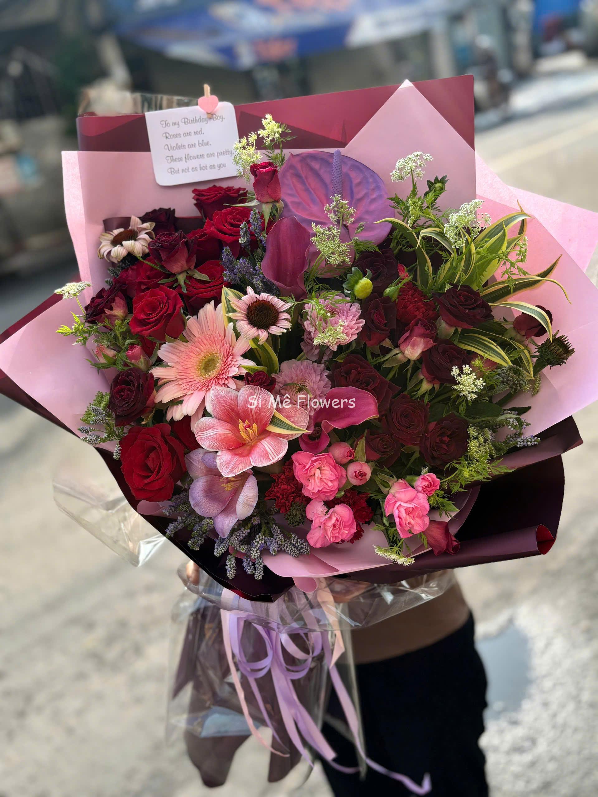 Bó Hoa Hồng Đỏ Đô Mix Tulip & Hoa Nhập Cao Cấp