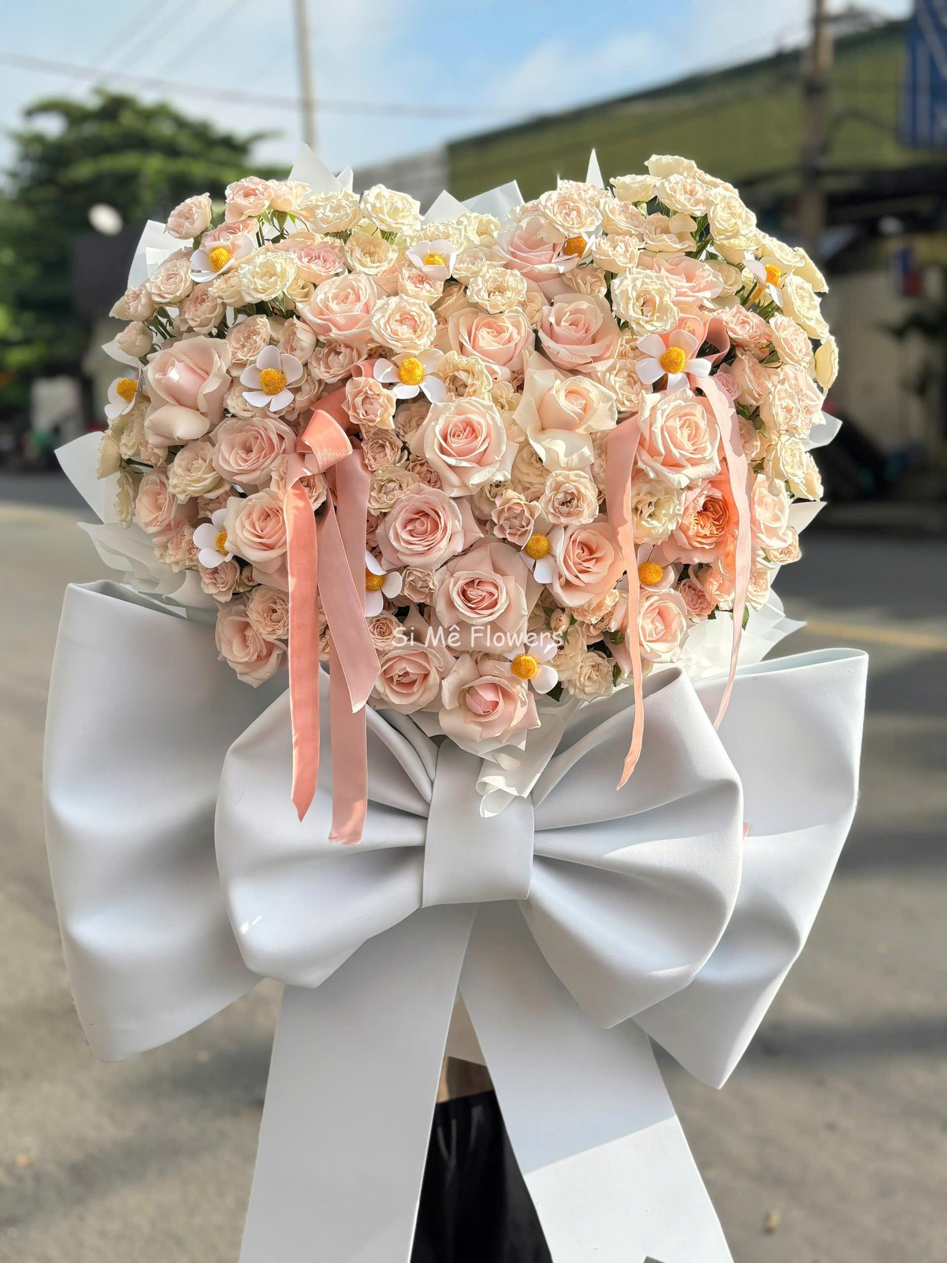 Bó Hoa Hồng Chùm Chiết Xạ Form Trái Tim Cao Cấp - Độc Bản Đặc Sắc Bó Hoa Hồng Chùm Chiết Xạ Form Trái Tim Cao Cấp - Độc Bản Đặc Sắc