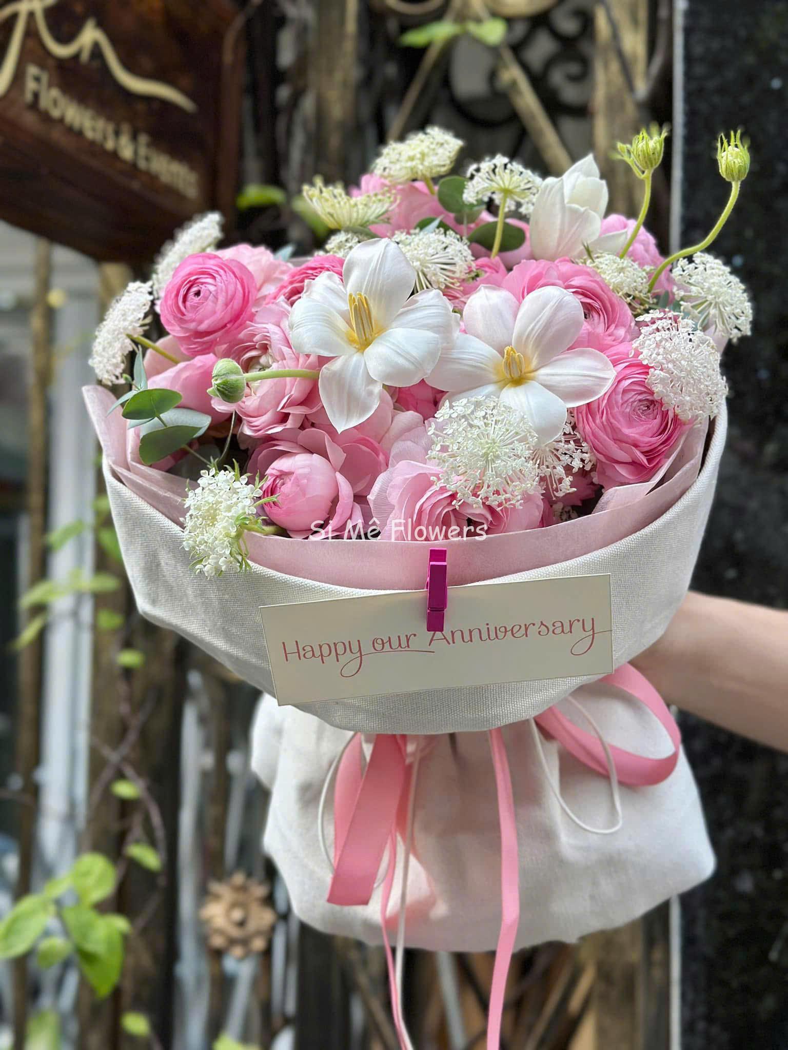 Bó Hoa Mao Lương Tulip Hồng Mix Thúy Châu – Sắc Hồng Dịu Dàng Bó Hoa Mao Lương Tulip Hồng Mix Thúy Châu – Sắc Hồng Dịu Dàng