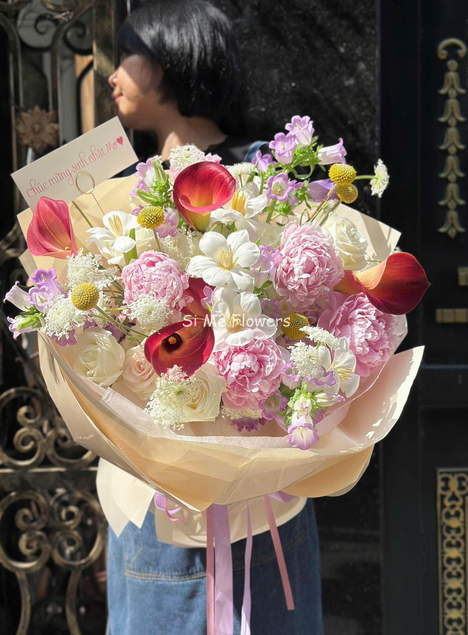 Bó Hoa Tulip Peony Mix Room Hoa Chuông – Sắc Hồng Pastel Điểm Nhấn Đỏ