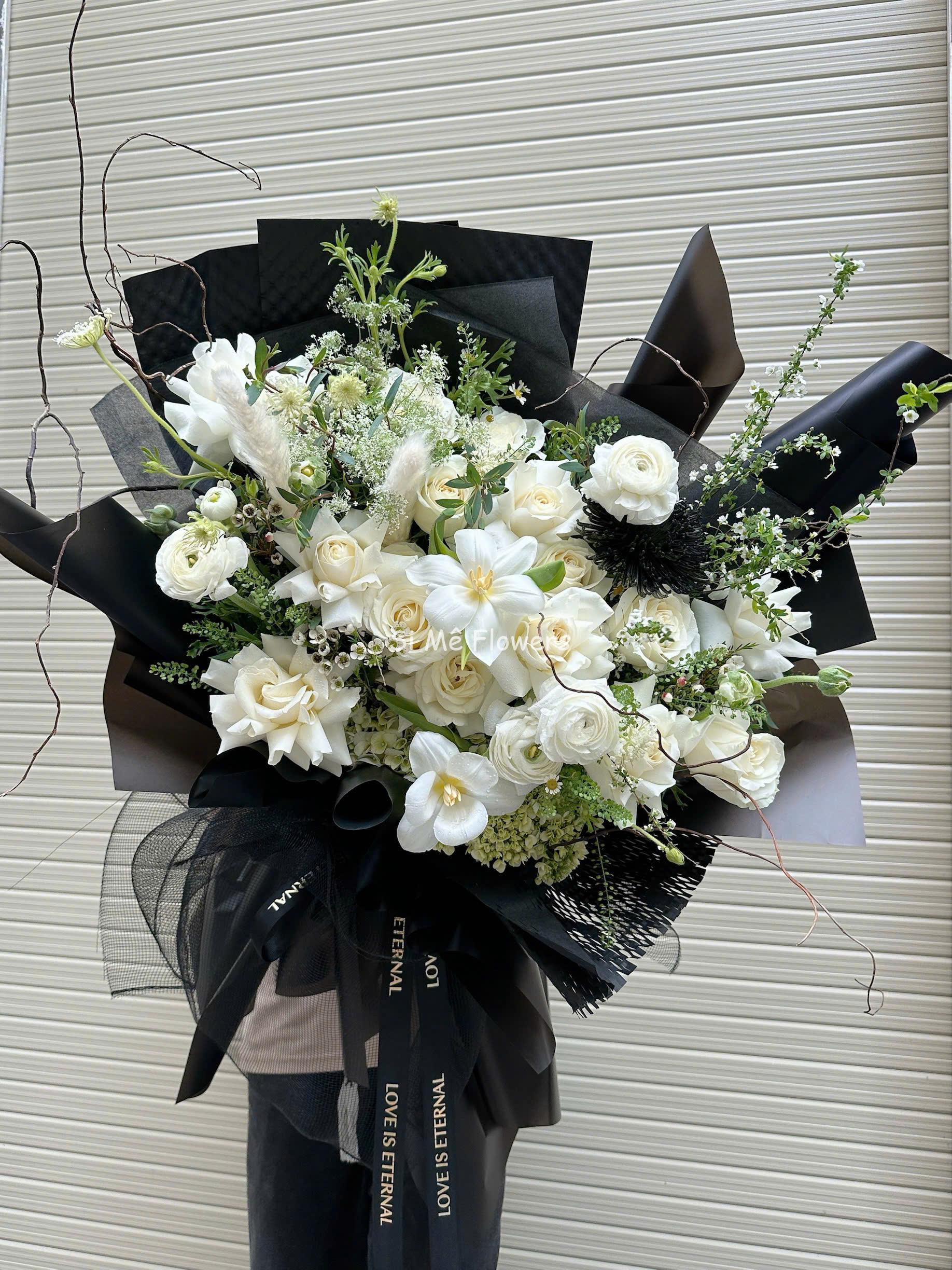 Bó Hoa Hồng Trắng Tulip Mao Lương Mix Tú Cầu – Thanh Khiết & Sang Trọng