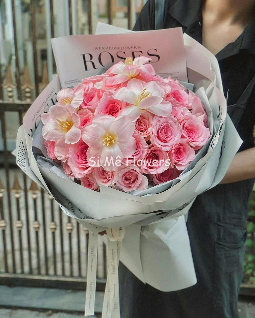 Bó Hoa Hồng Hồng 30 Bông Mix Tulip – Ngọt Ngào & Tinh Tế