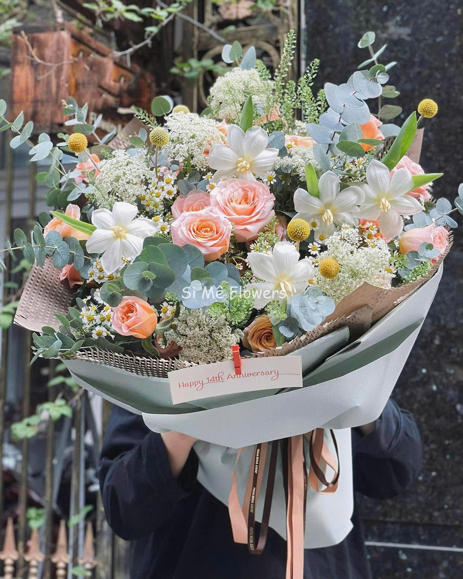 Bó Hoa Hồng Cam Đào Mix Tulip Cúc Tana – Tone Châu Âu Tinh Tế Bó Hoa Hồng Cam Đào Mix Tulip Cúc Tana – Tone Châu Âu Tinh Tế