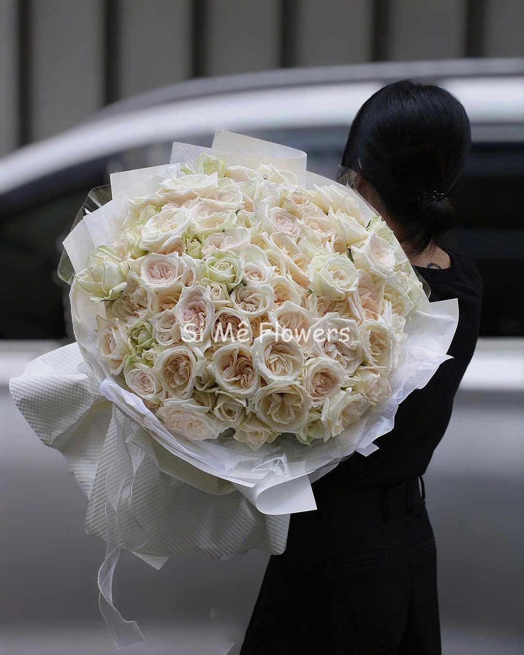 Bó Hoa 50 Hồng Trắng – Tinh Khôi & Sang Trọng