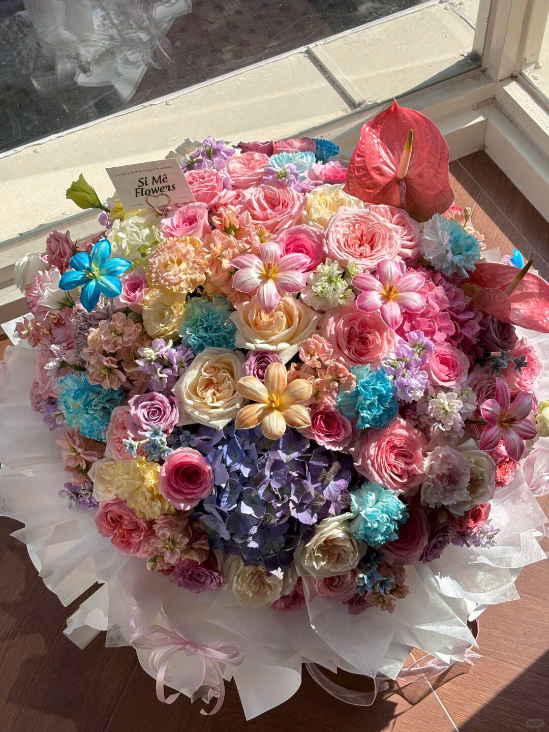 Bó Hoa Khổng Lồ Đa Sắc Mix Hơn 10 Loài Hoa – Dấu Ấn Tình Yêu Rực Rỡ