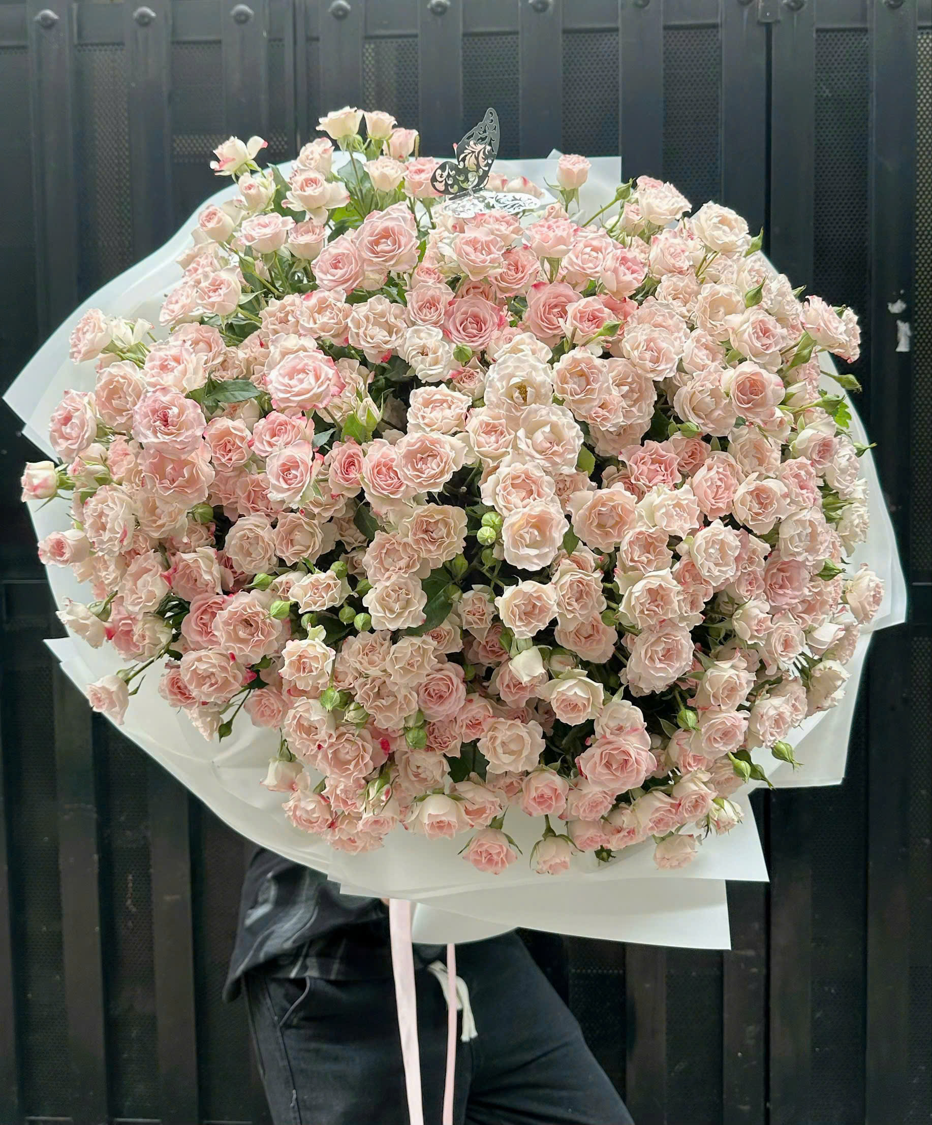 Bó Hoa Hồng Chùm Chiết Xạ Khổng Lồ – Lãng Mạn Pastel Ngọt Ngào