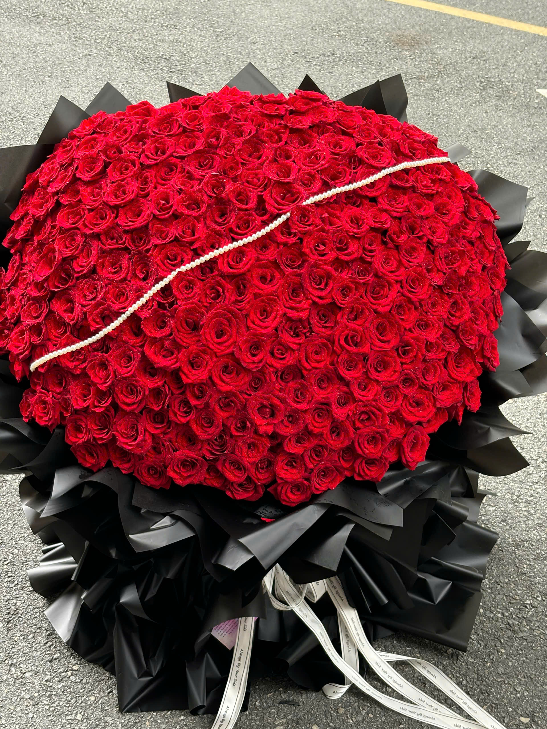 🌹 Bó Hoa Hồng Đỏ Ecuador Khổng Lồ – 300 Đóa Quyền Lực & Say Đắm