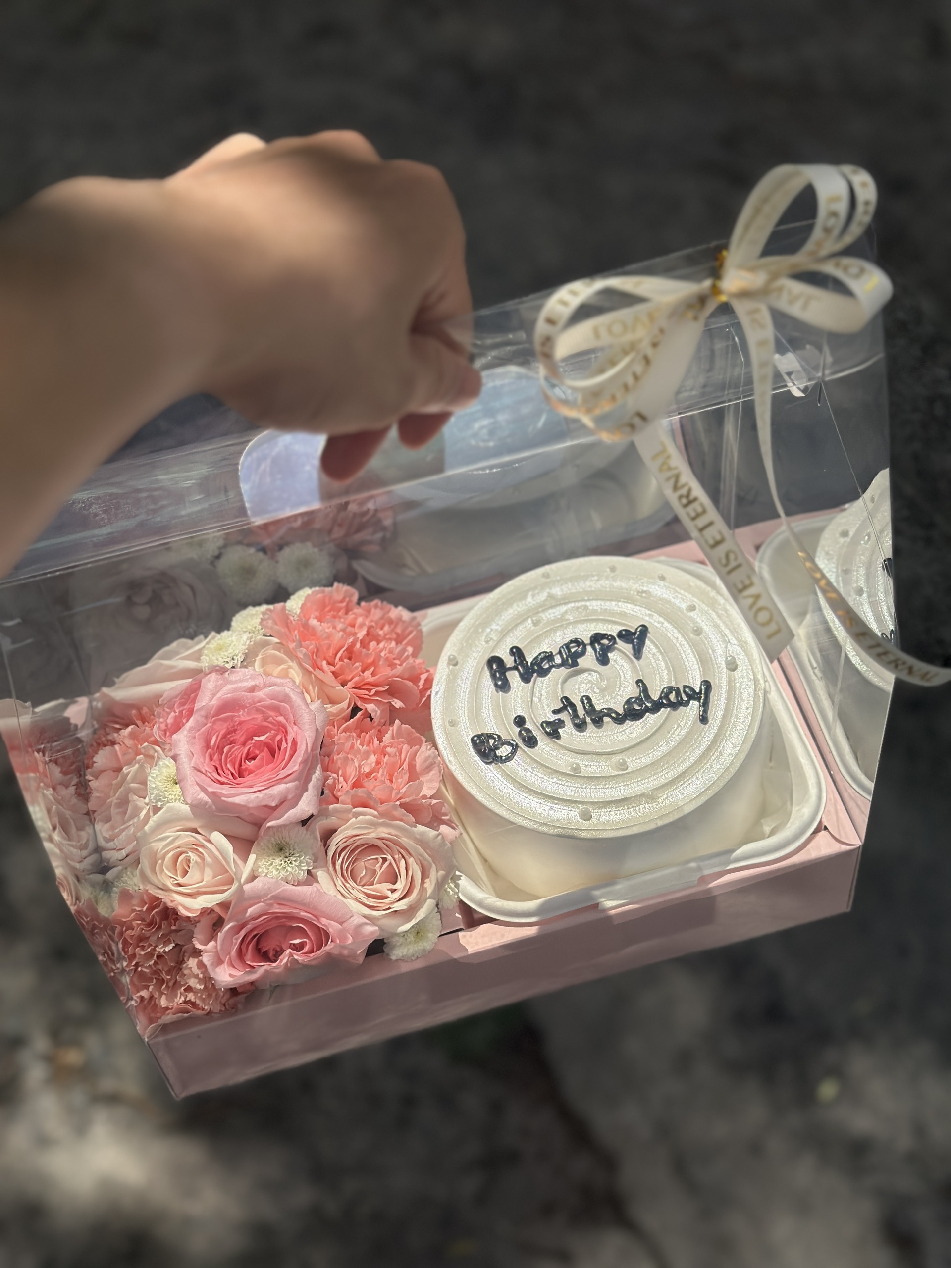 Box Bánh Kem Hoa Hồng Cẩm Chướng Thanh Nhẹ