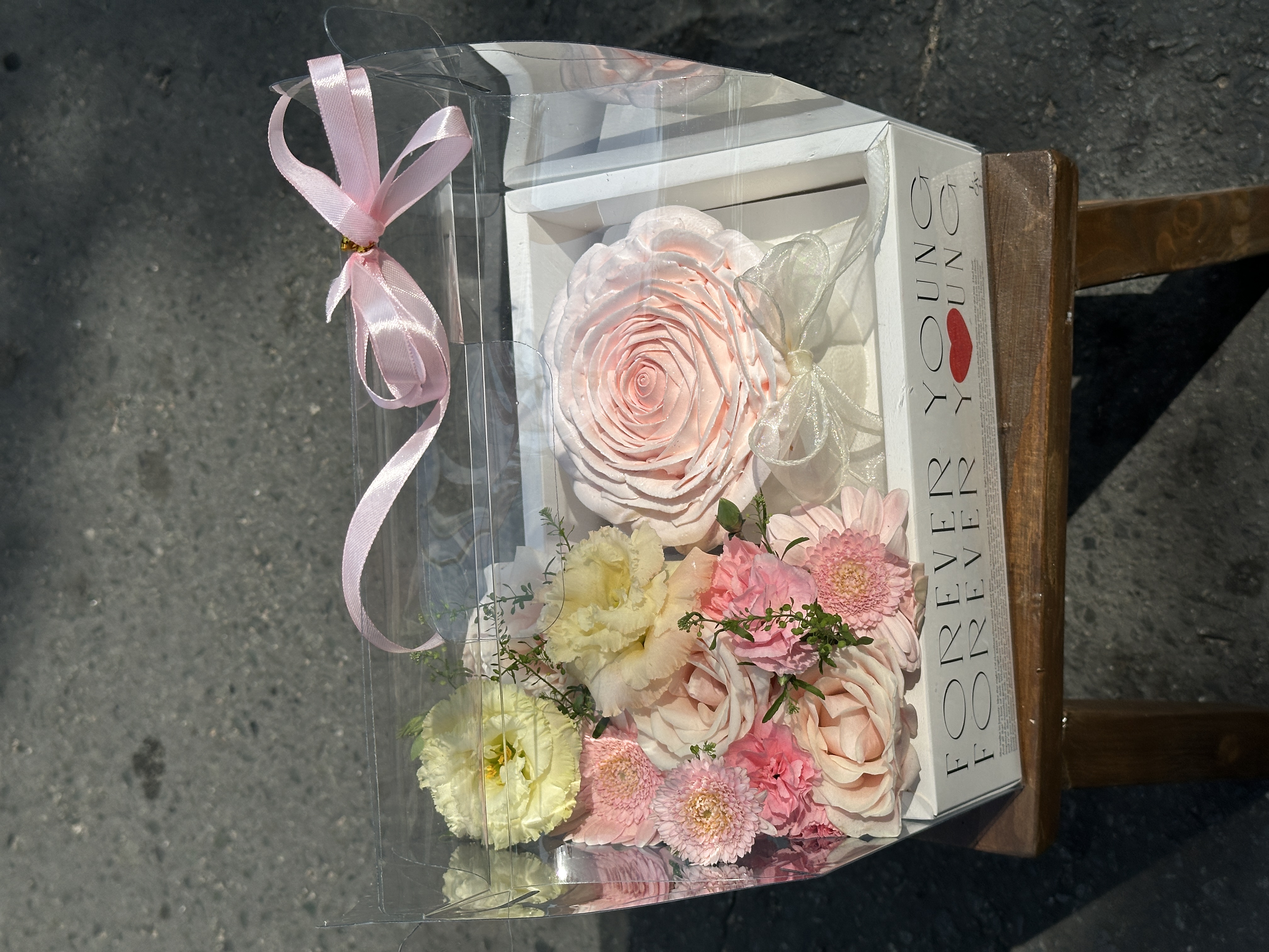 Hộp Hoa Bánh Kem Form Hoa Hồng Tone Hồng