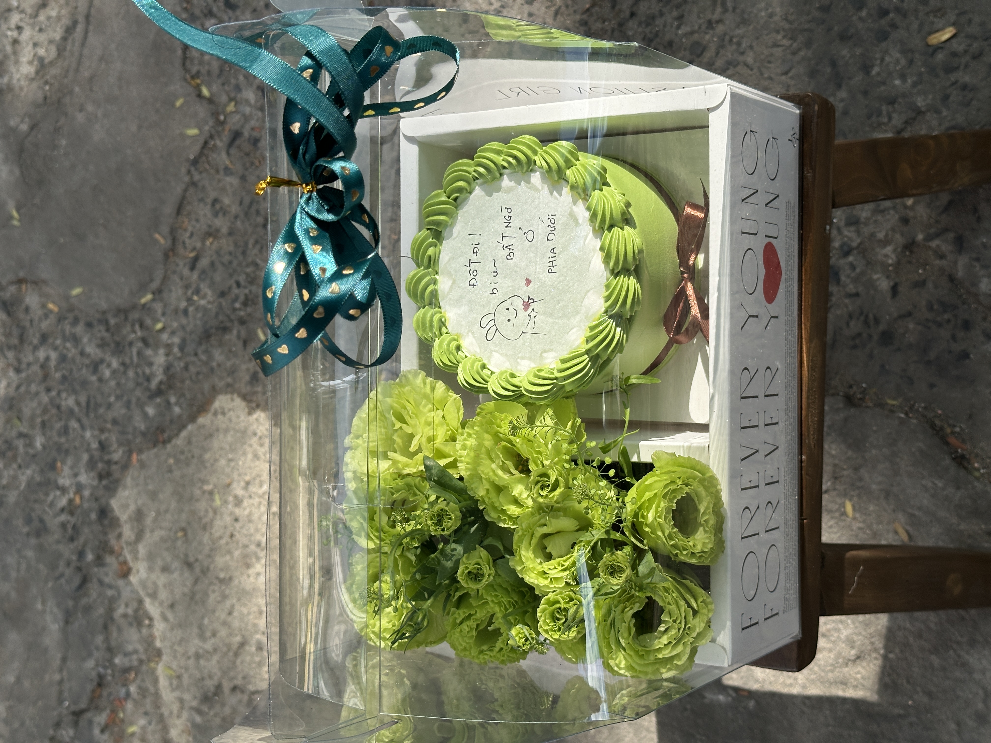 Hộp Hoa Bánh Kem Đốt Tone Xanh Lá – Tươi Mát & Thanh Nhã
