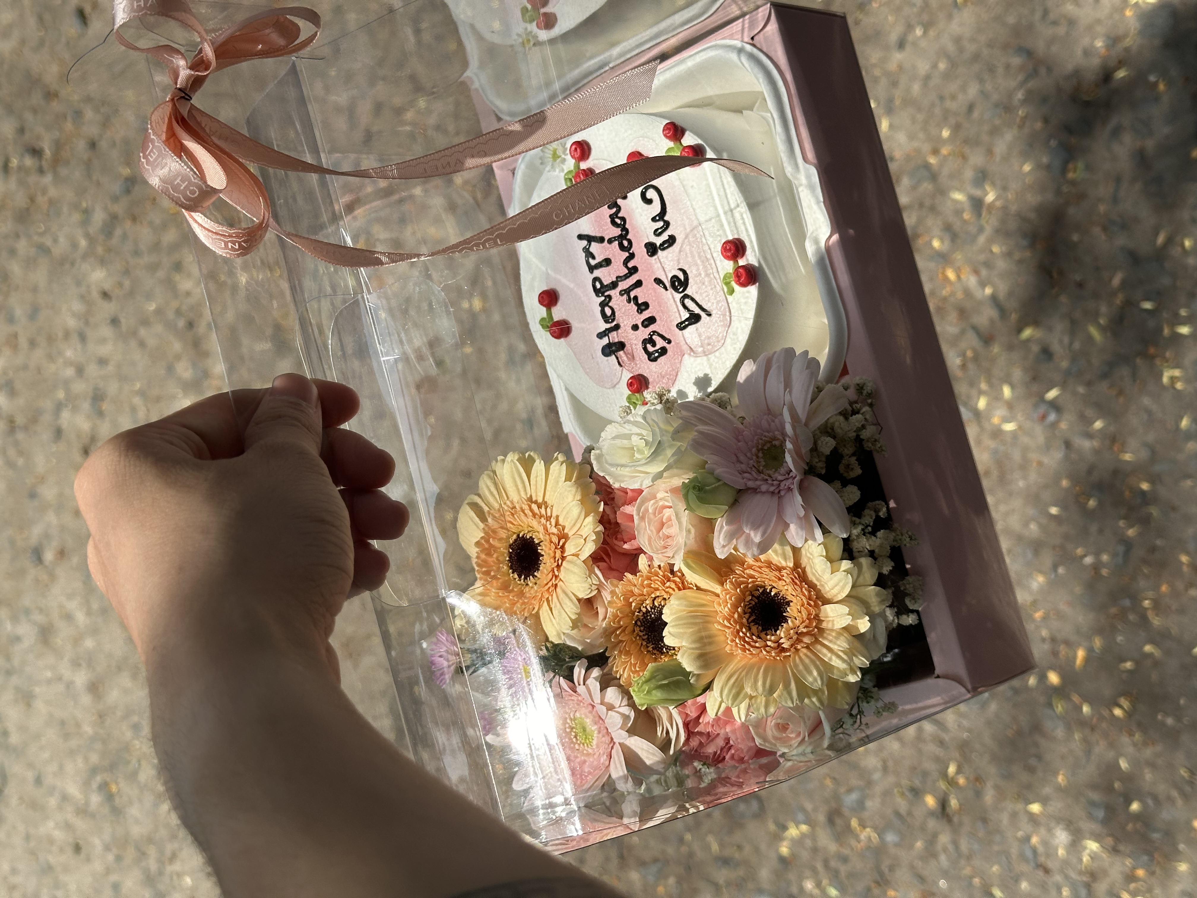 Box Bánh Kem Tone Hồng Vàng Rạng Rỡ