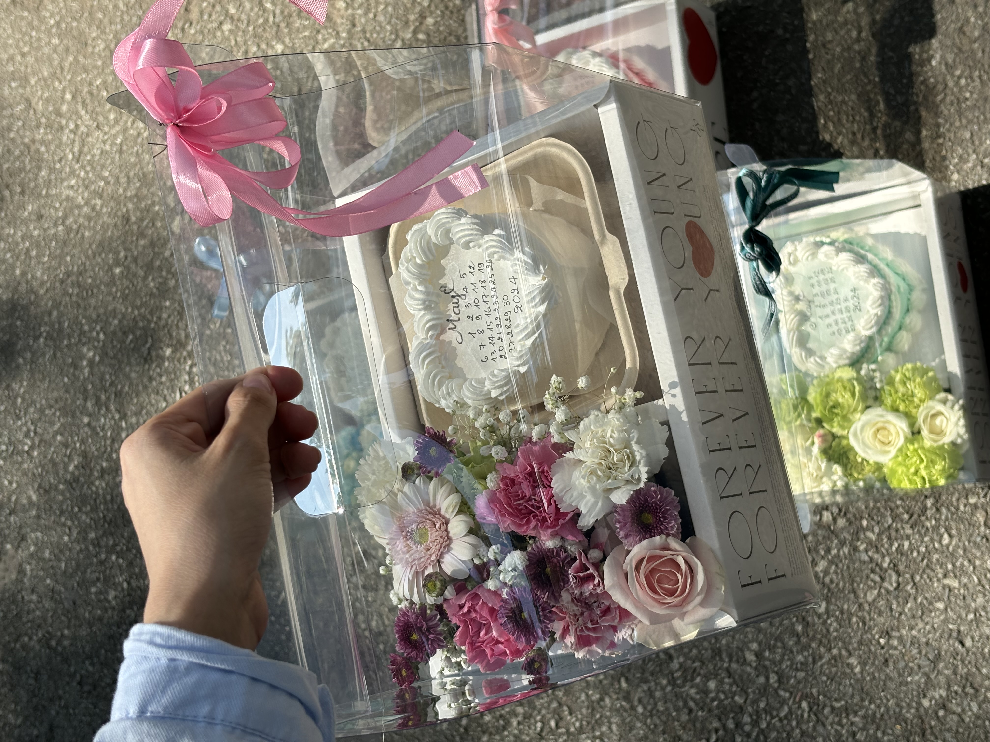 Hộp Hoa Bánh Kem Đốt Trái Tim – Ngọt Ngào & Hot Trend