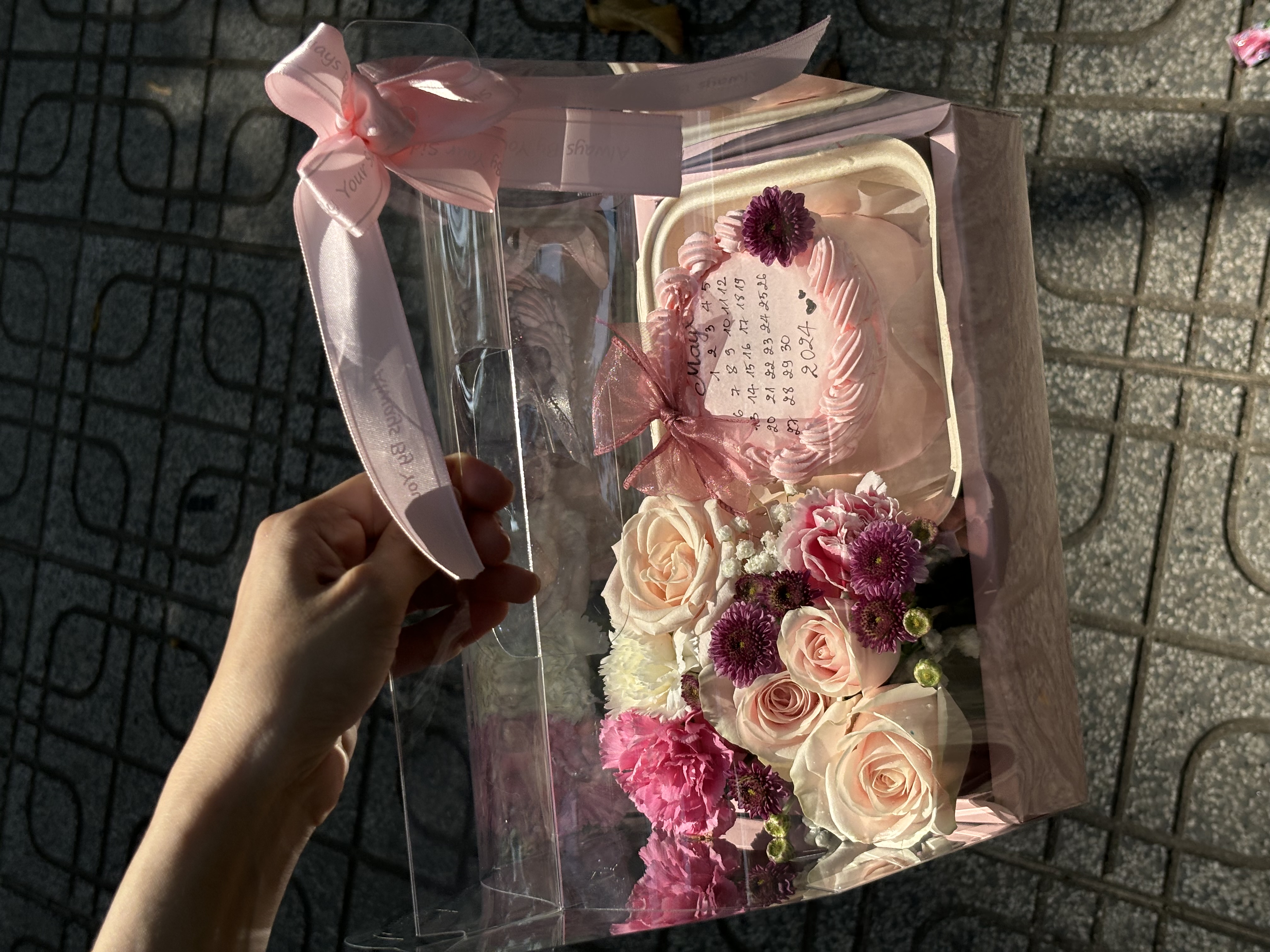 Hộp Hoa Bánh Đốt Tone Hồng Tím – Cá Tính & Hot Trend