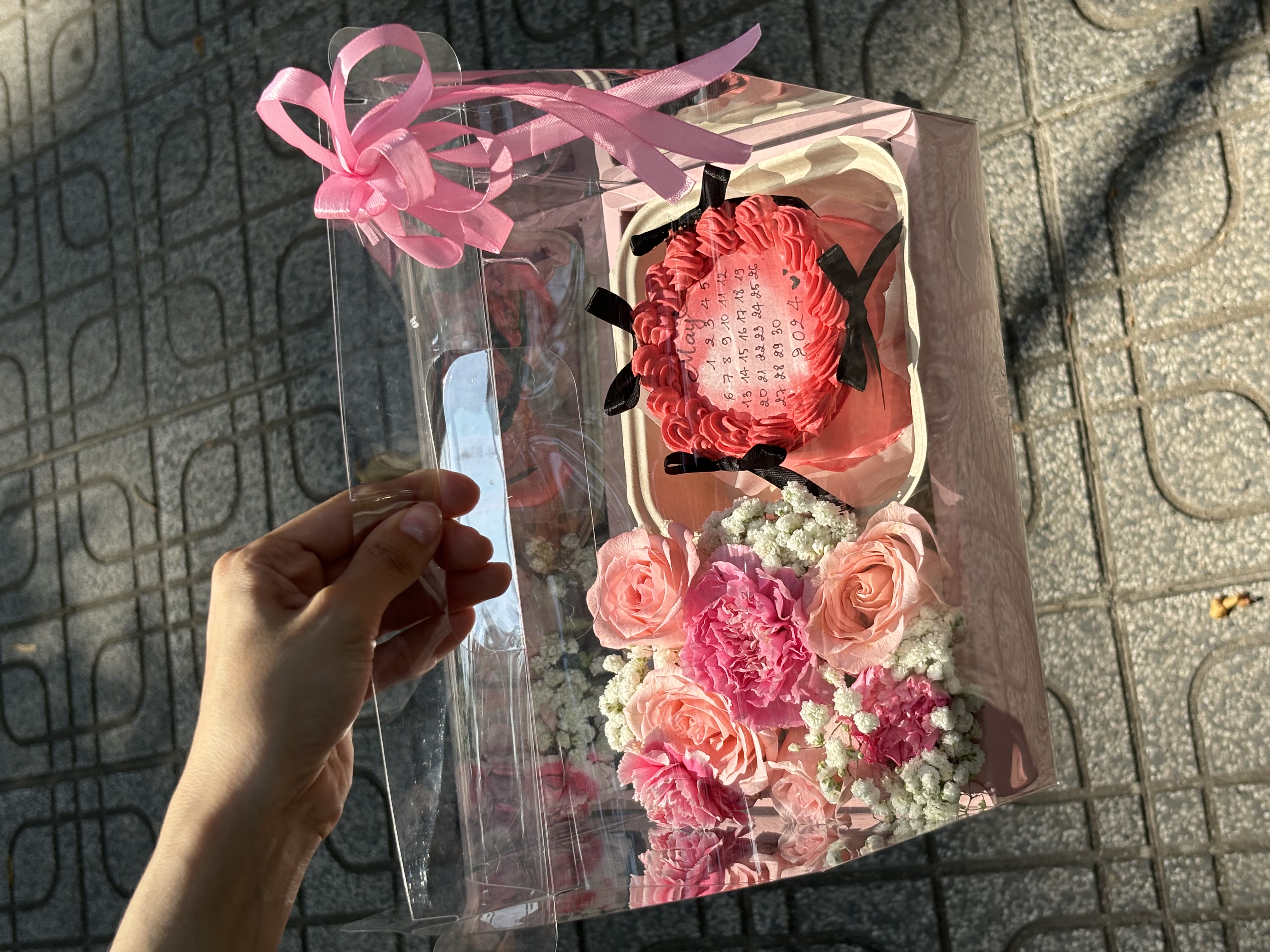 Hộp Hoa Bánh Sinh Nhật Tone Hồng – Ngọt Ngào & Dễ Thương